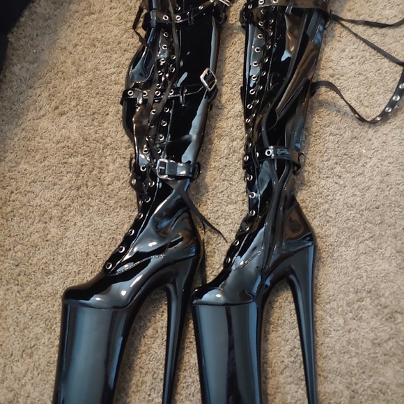 10 inch pleaser boots